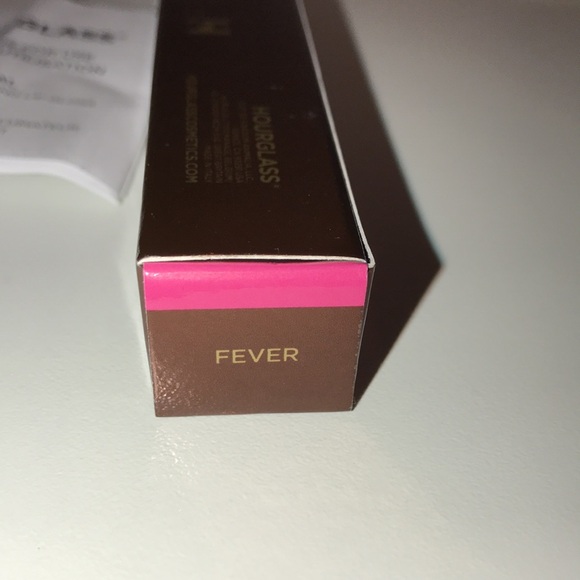 HOURGLASS UNREALHIGH SHINE VOLUMIZING LIP GLOSS in fever NEW in box - Picture 4 of 9